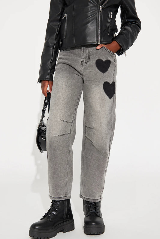 Jeans aux cœurs noirs